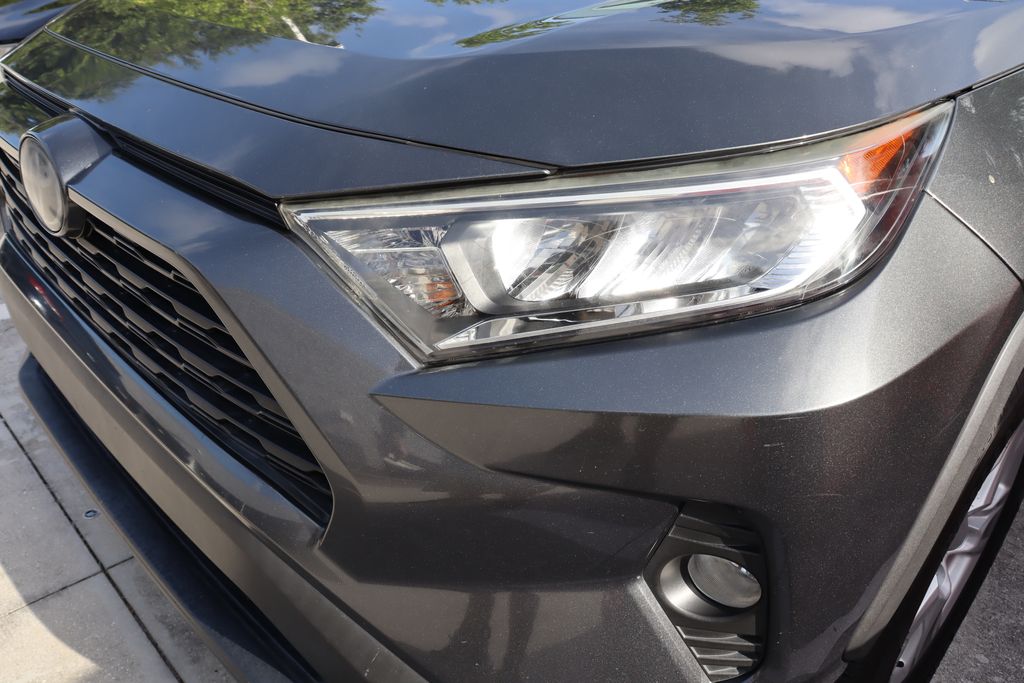 Thumbnail: 2020 Toyota RAV4 - 3