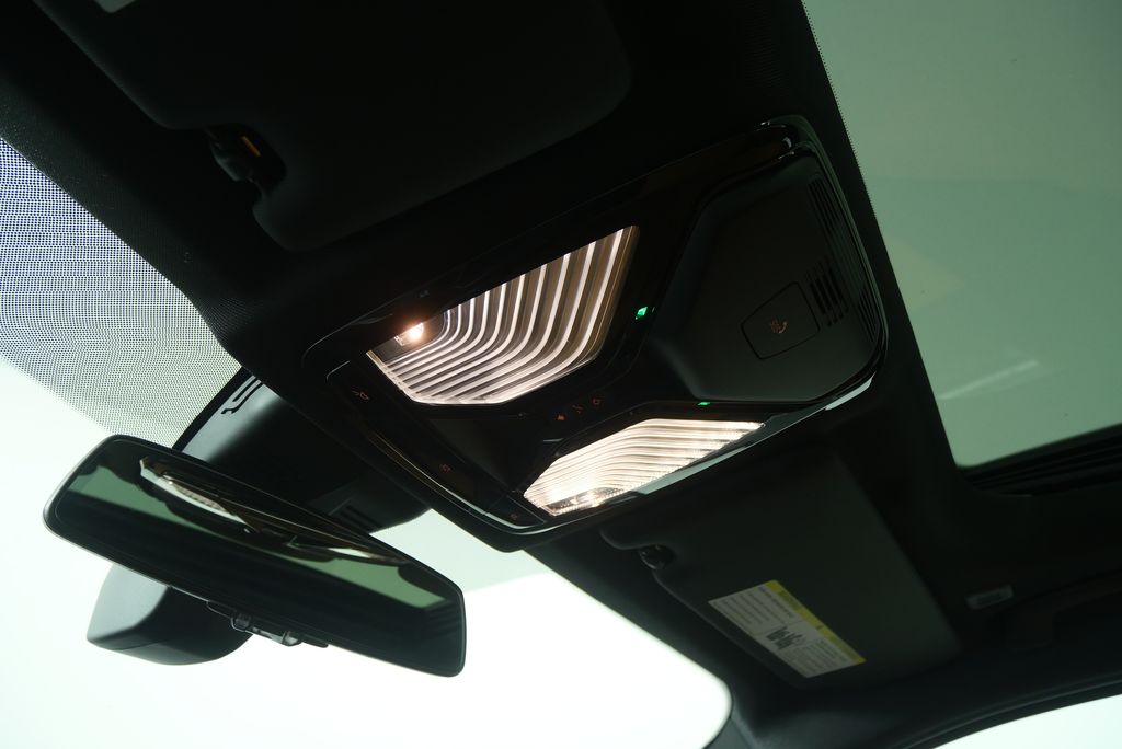 Thumbnail: 2025 BMW 3 Series - 25