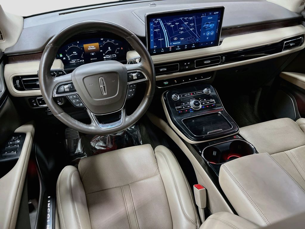 Used 2023 White Metallic Lincoln Reserve image 24