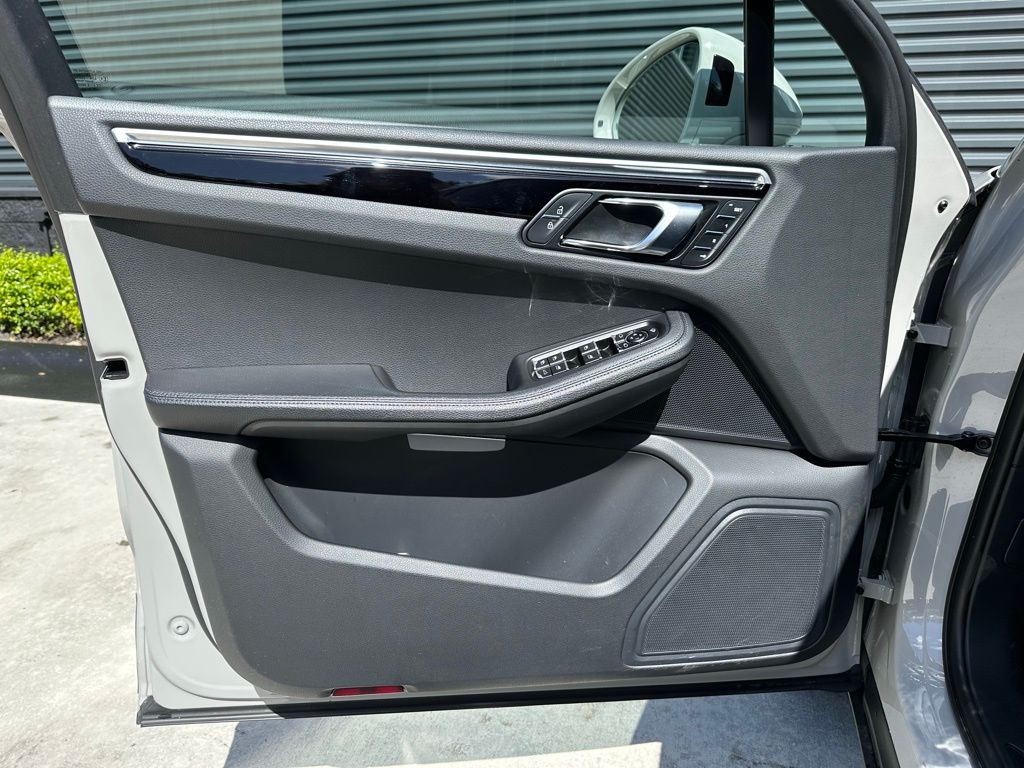 Thumbnail: 2023 Porsche Macan - 18