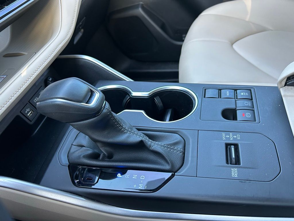 2024 Toyota Highlander XLE 22