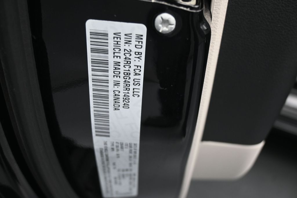 Used 2024 Chrysler Pacifica Van
