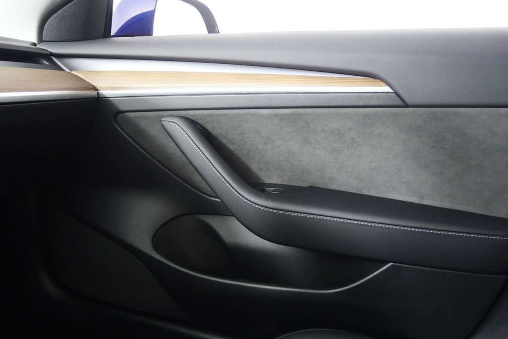 Thumbnail: 2022 Tesla Model 3 - 28