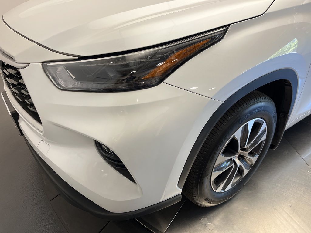 Thumbnail: 2023 Toyota Highlander - 9