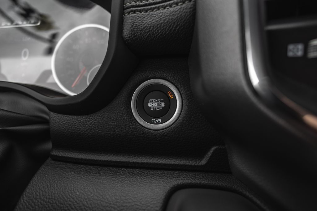 2026 Ram 1500 Laramie thumbnail 18