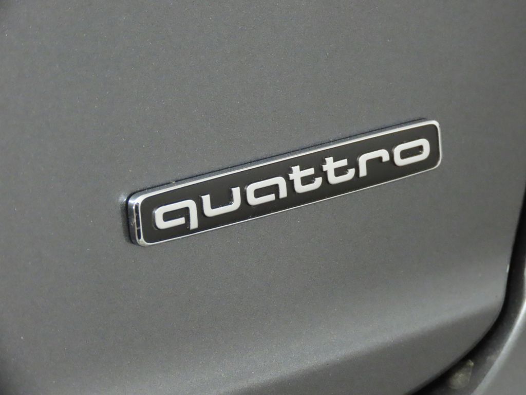 Thumbnail: 2026 Audi Q8 - 10