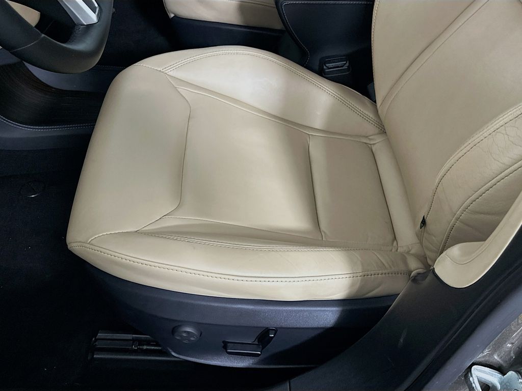 2015 Tesla Model S  18