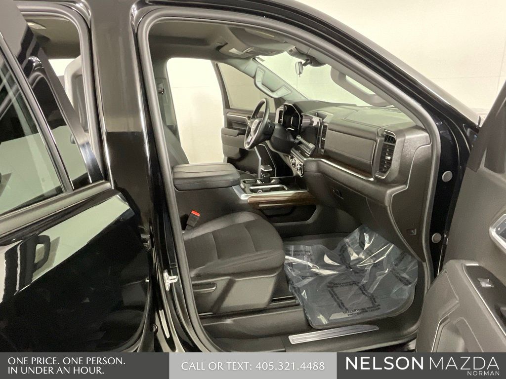 Used 2025 Black GMC Elevation image 13