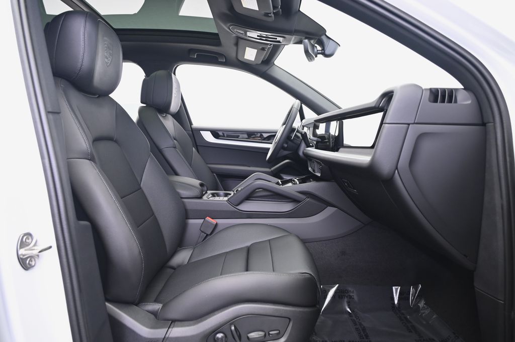Thumbnail: 2026 Porsche Cayenne - 27