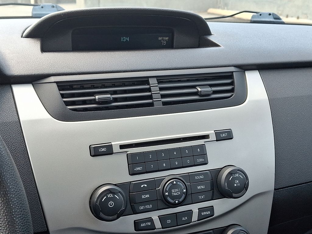 Thumbnail: 2011 Ford Focus - 17