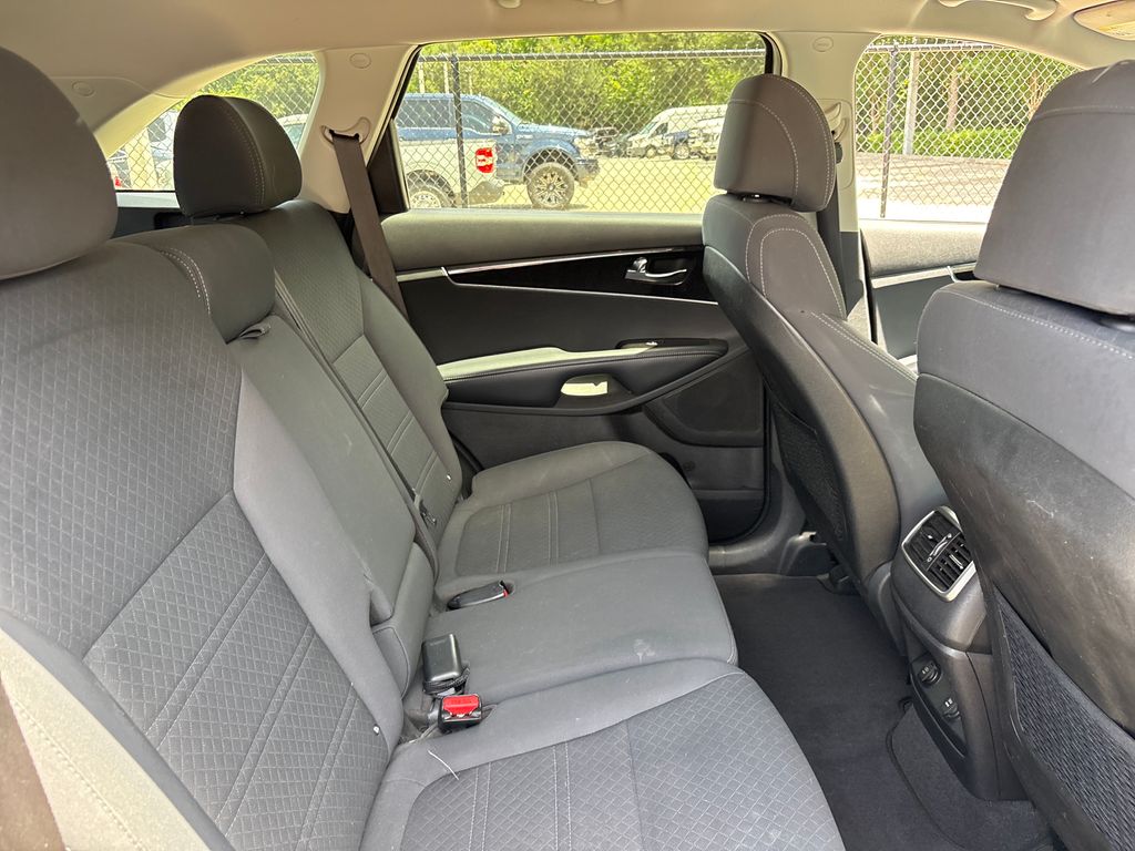 Used 2017 Silver Kia LX image 29