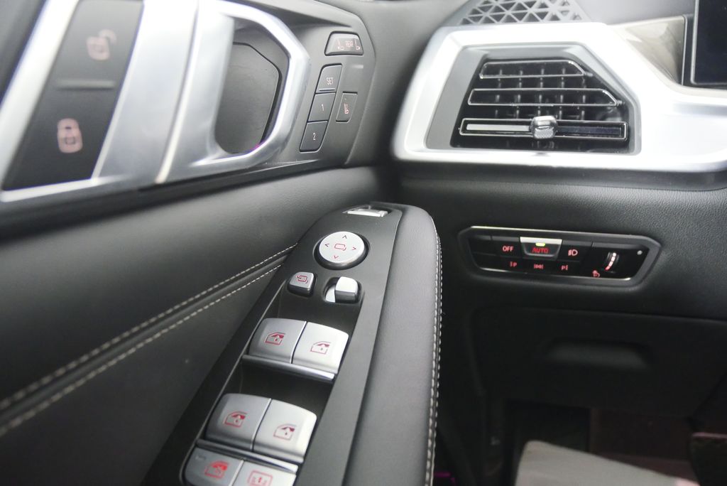 Thumbnail: 2023 BMW X7 - 21