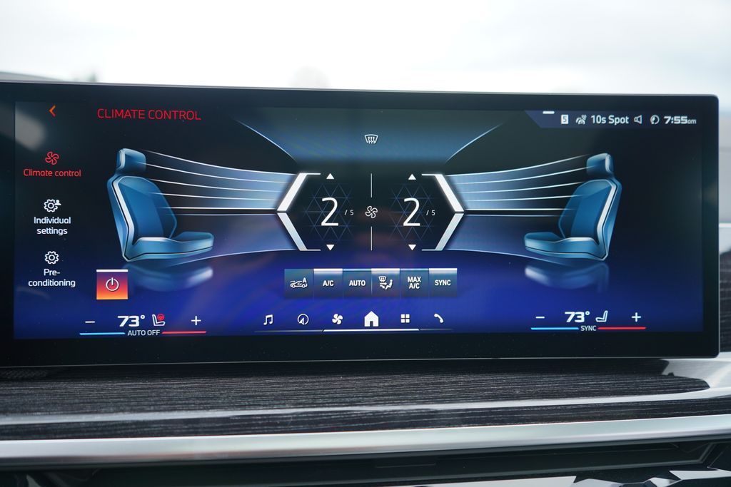 Thumbnail: 2026 BMW X7 - 16