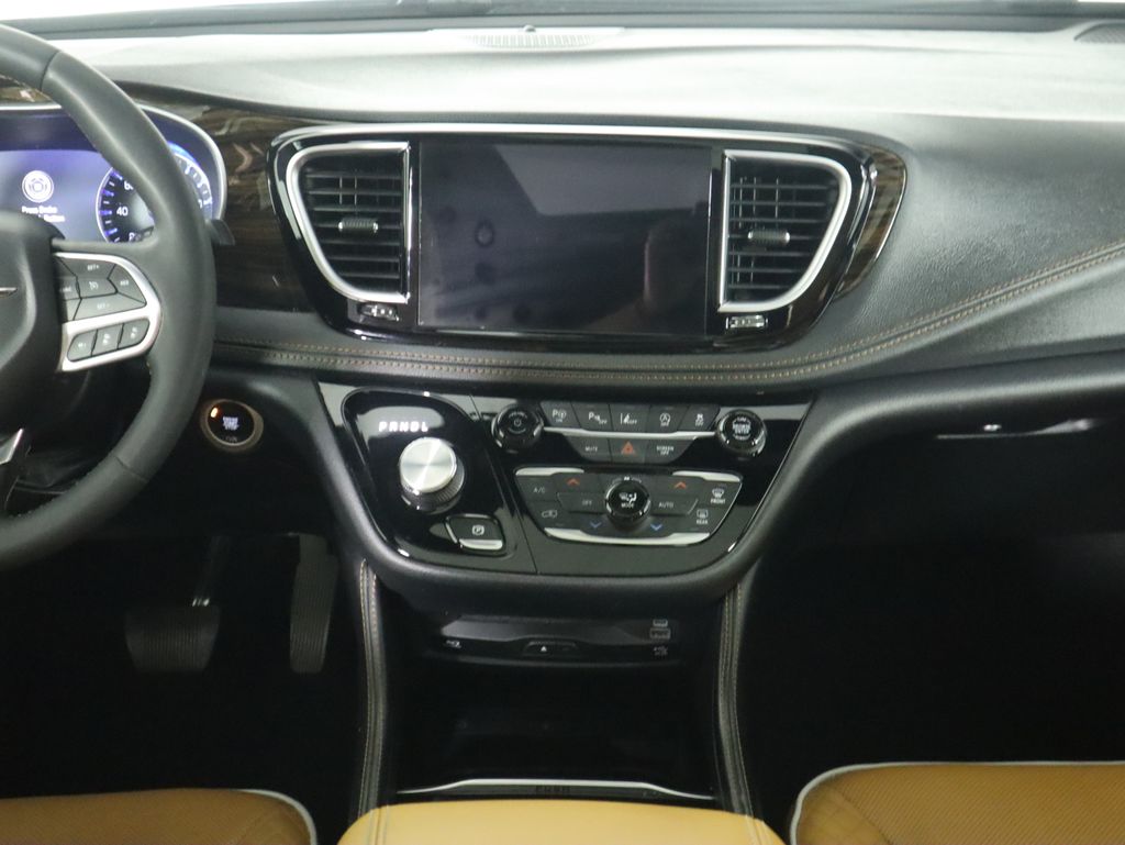 Thumbnail: 2022 Chrysler Pacifica - 14