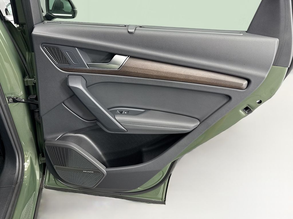 Thumbnail: 2025 Audi Q5 - 26