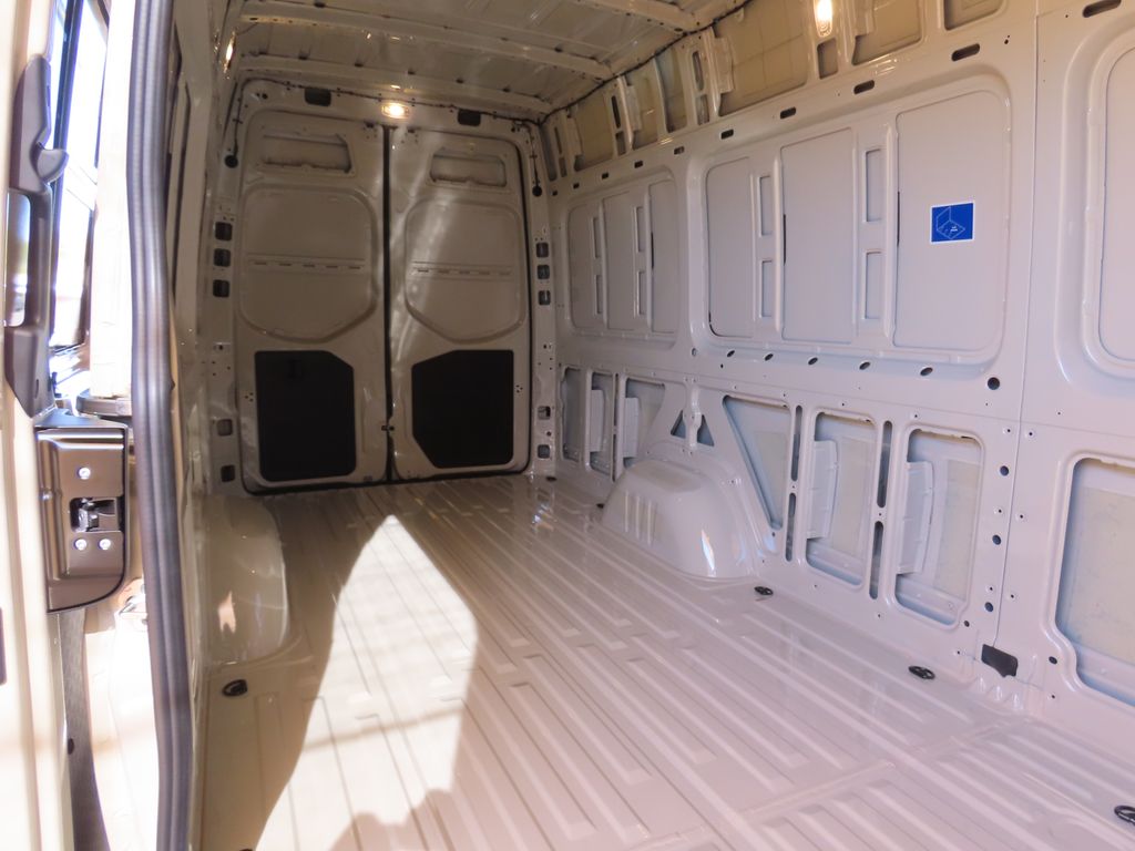 2025 Mercedes-Benz Sprinter 2500 22