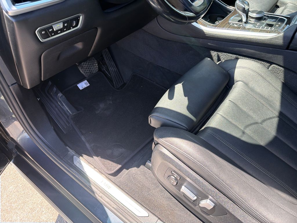 Used 2019 Gray BMW xDrive40i image 22