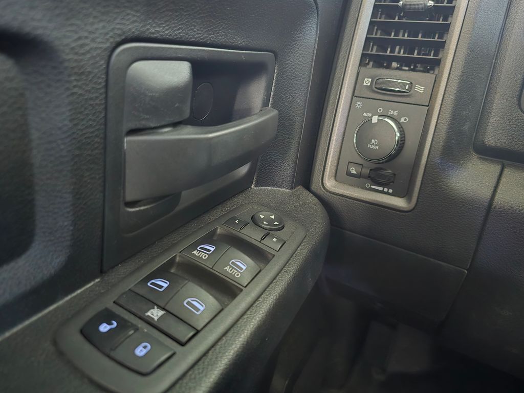 Thumbnail: 2022 RAM 1500 Classic - 7