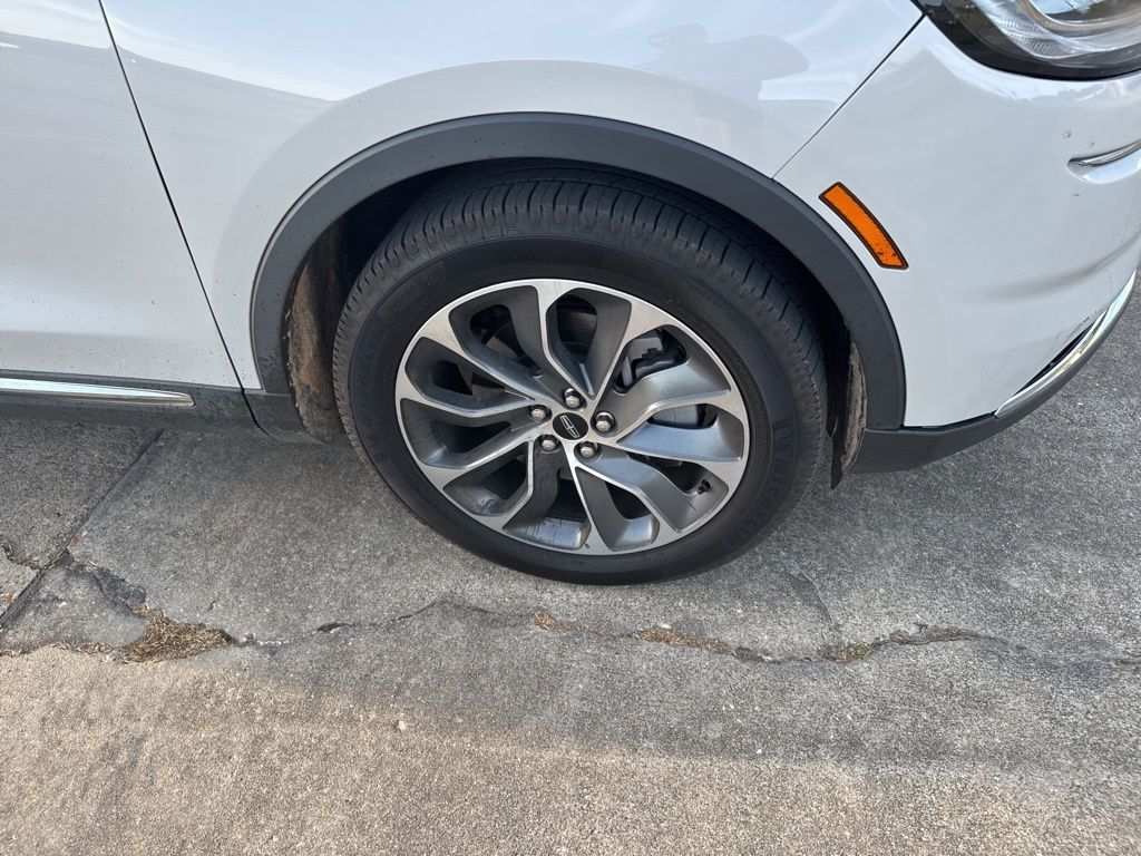 2022 Ceramic Pearl Metallic Tinted Clearcoat Lincoln Nautilus Reserve FWD SUV