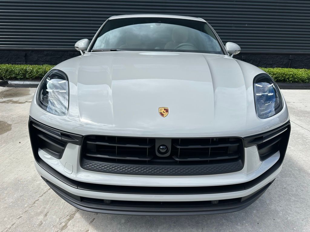 Thumbnail: 2026 Porsche Macan - 8