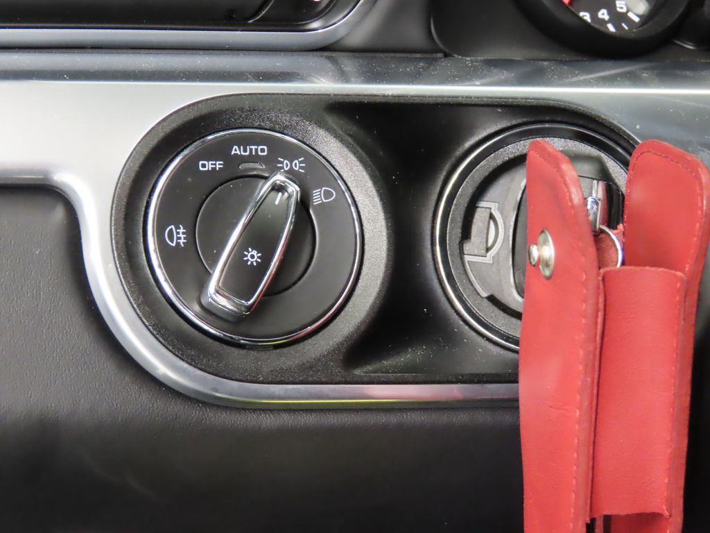 Thumbnail: 2016 Porsche 911 - 22