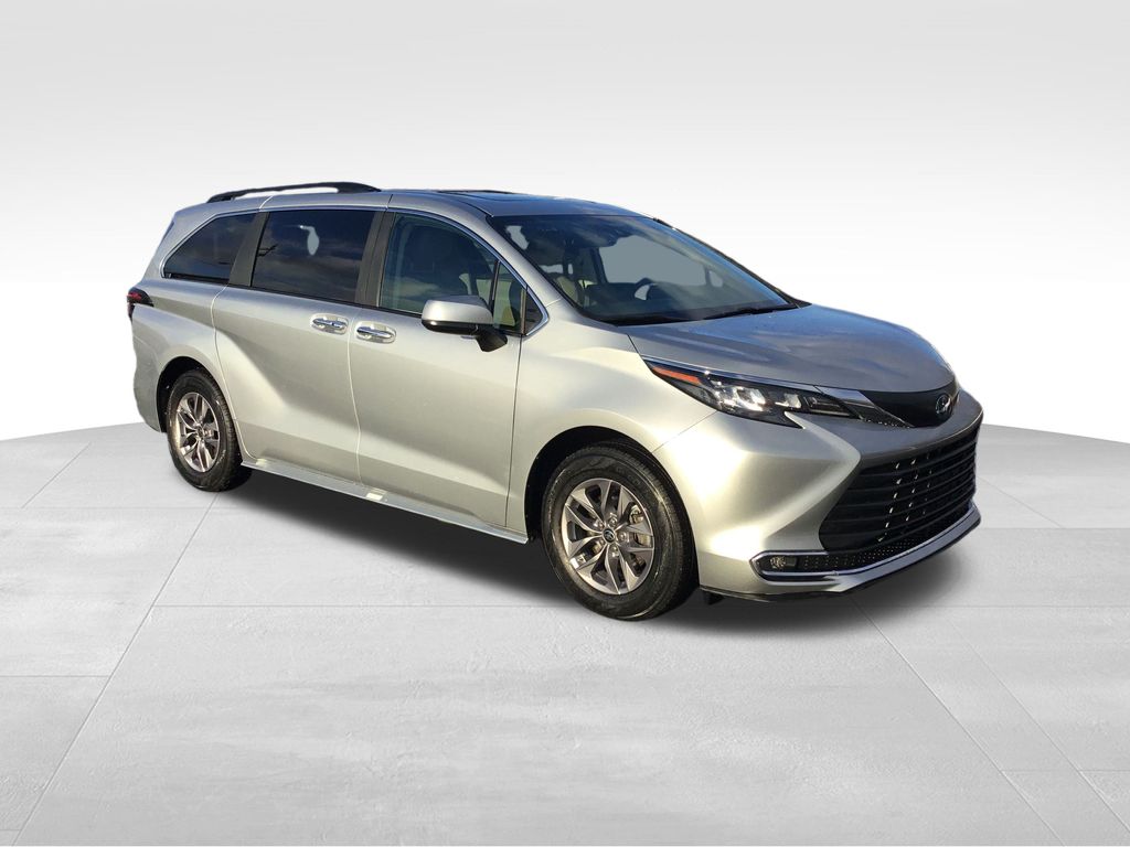 Thumbnail: 2024 Toyota Sienna - 7