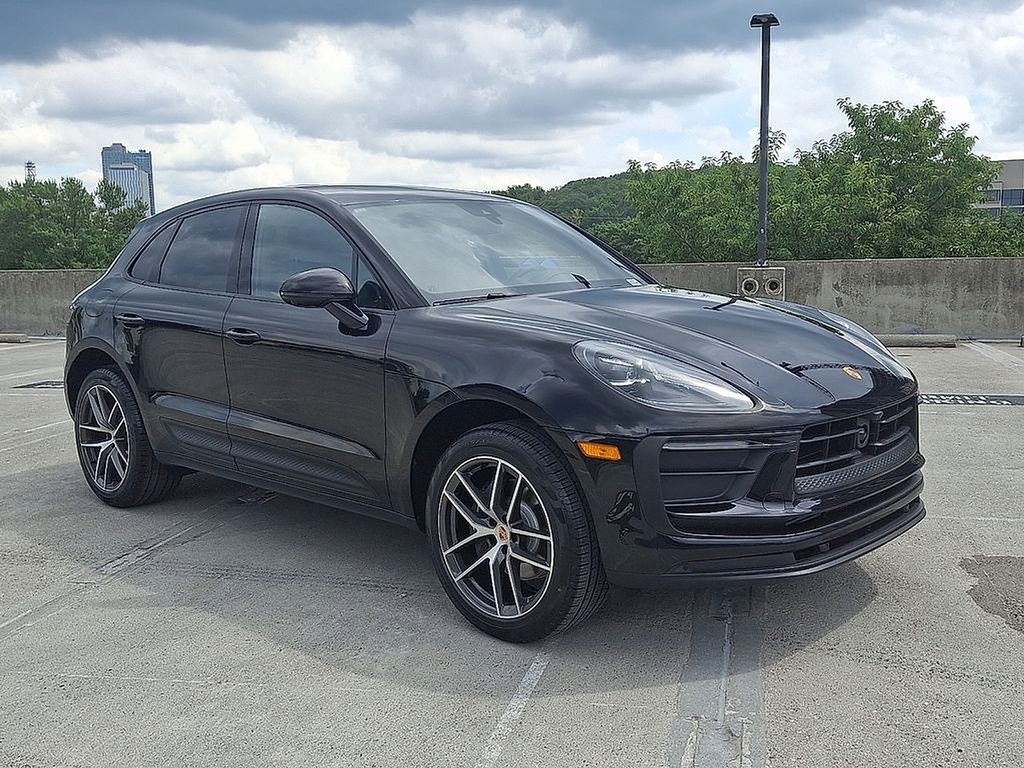 Thumbnail: 2026 Porsche Macan - 7