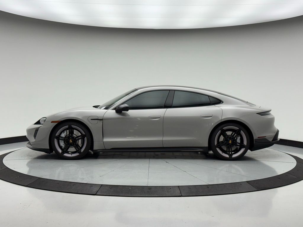 Thumbnail: 2022 Porsche Taycan - 2