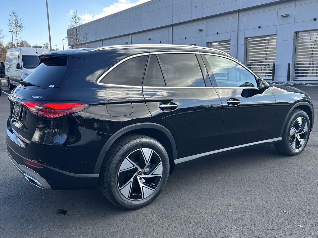 2024 Mercedes-Benz GLC GLC 300 8