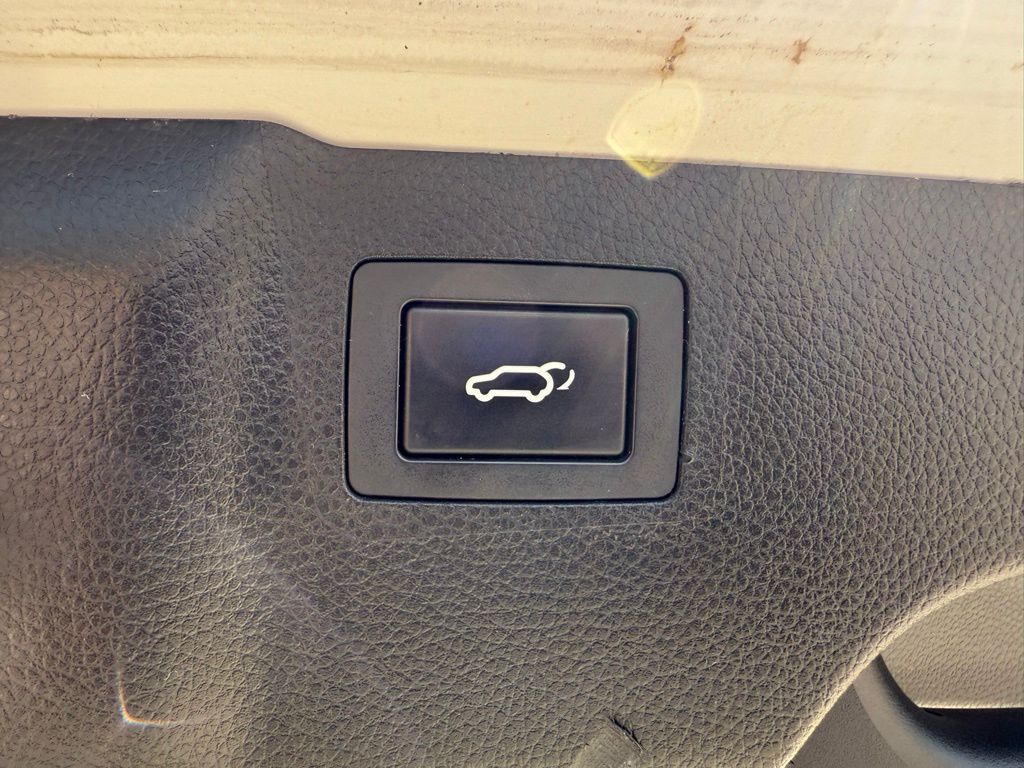 Thumbnail: 2017 Hyundai Santa Fe - 25