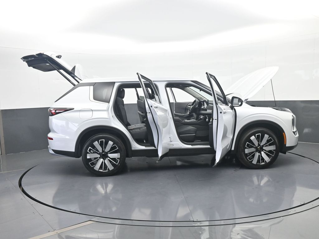 New 2026 Diamond White Mitsubishi SE image 81