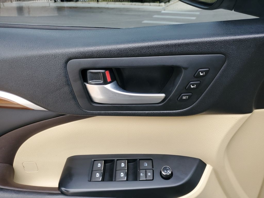 Used Car 2017 Toyota Highlander  Limited For Sale Under $25,000 In Austin, Texas