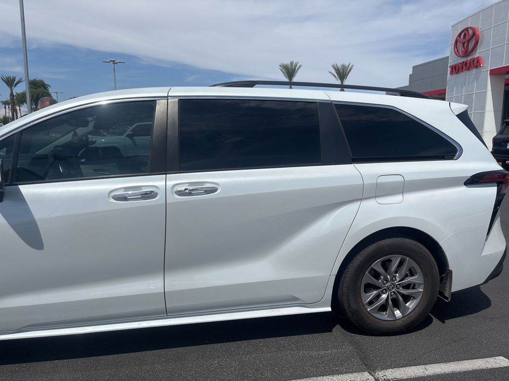 Thumbnail: 2022 Toyota Sienna - 2