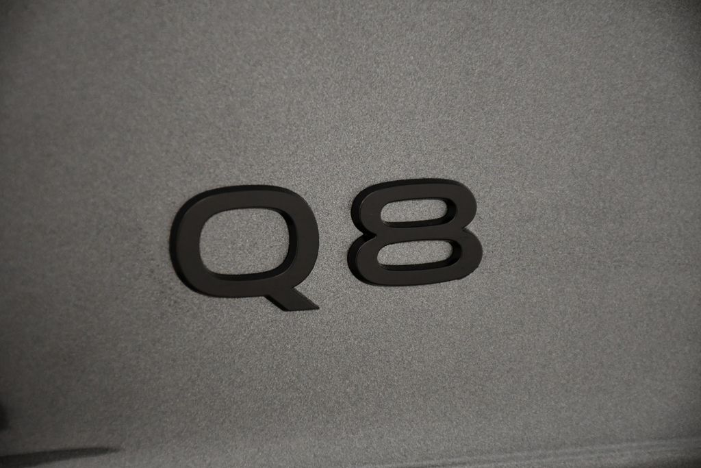 Thumbnail: 2026 Audi Q8 - 9