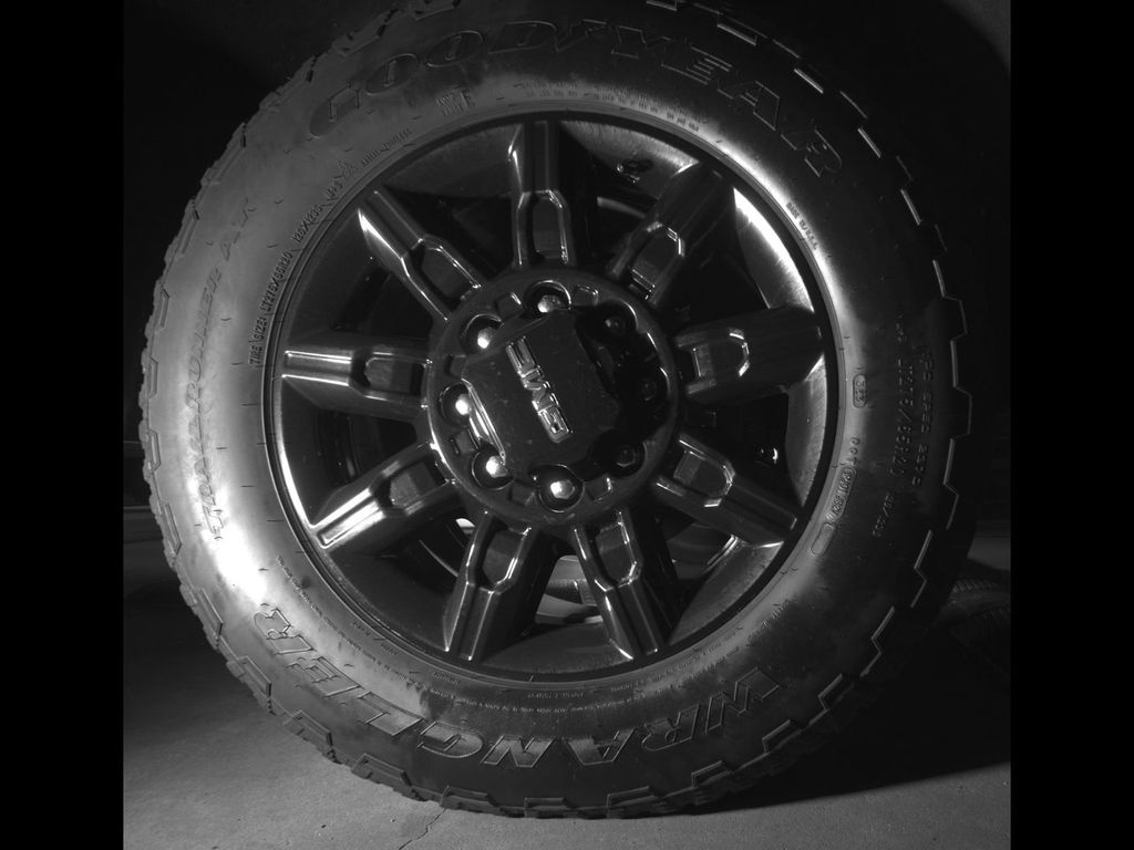 Used 2024 Gray GMC AT4 image 9
