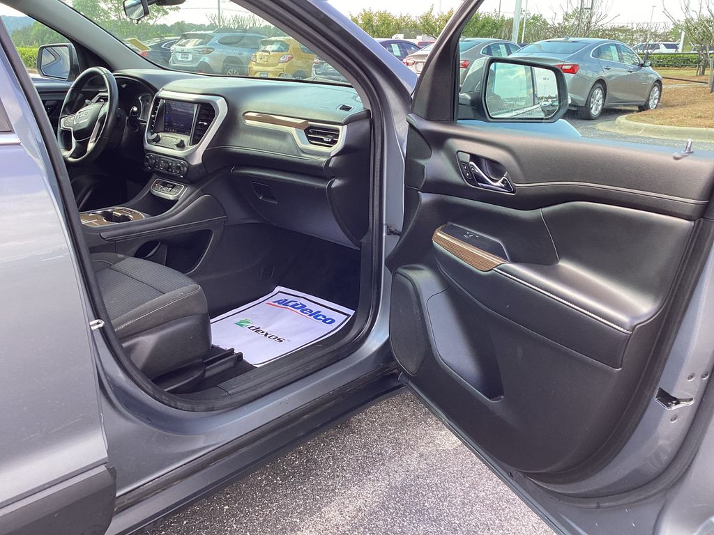 View vehicle photo 7