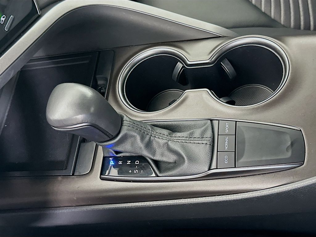 Thumbnail: 2024 Toyota Camry - 16