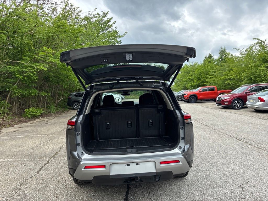 2024 Nissan Pathfinder Platinum Gray at South Hills Kia