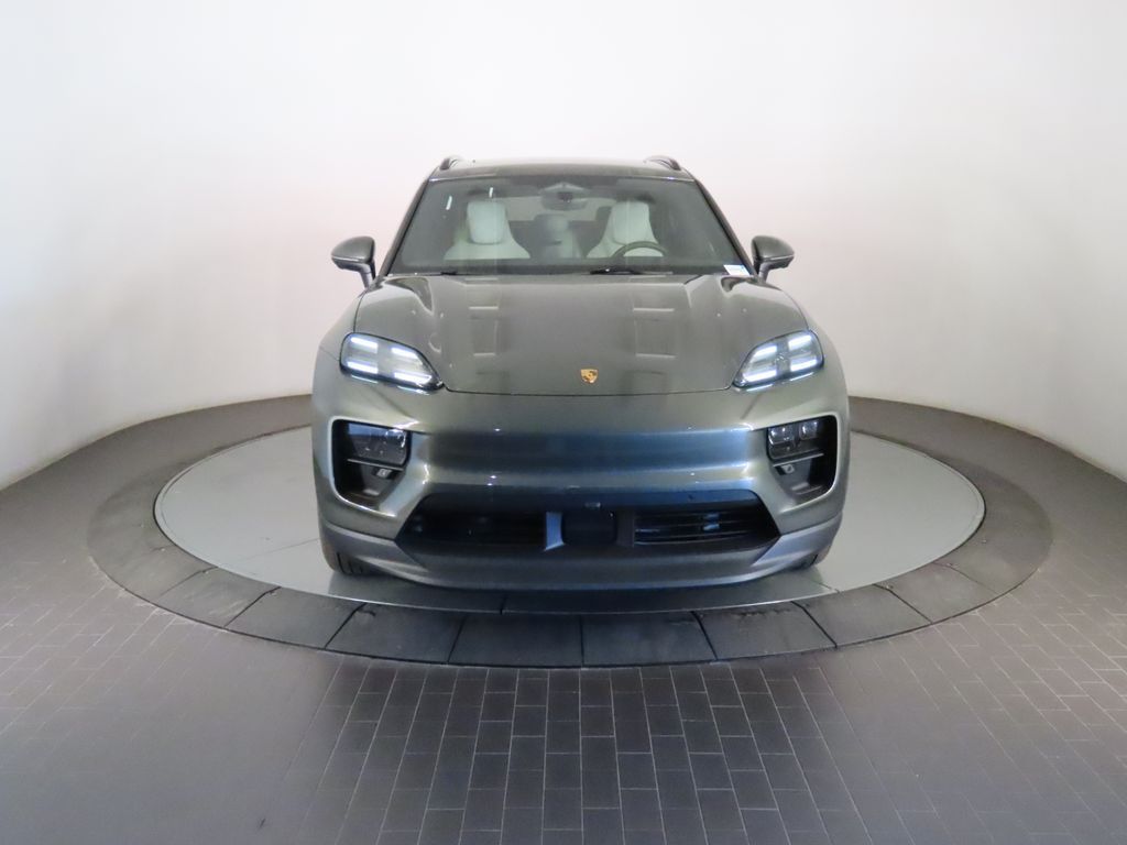 Thumbnail: 2026 Porsche Macan - 10