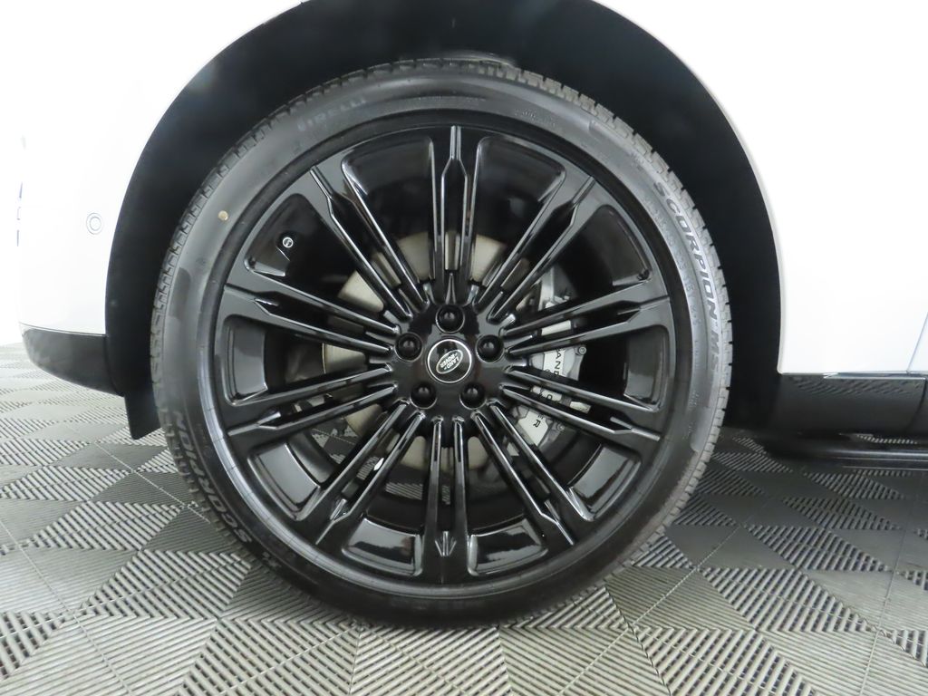 2025 Land Rover Range Rover SE 32
