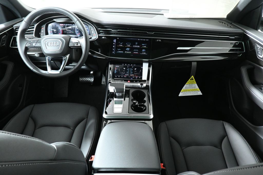 Thumbnail: 2026 Audi Q8 - 4