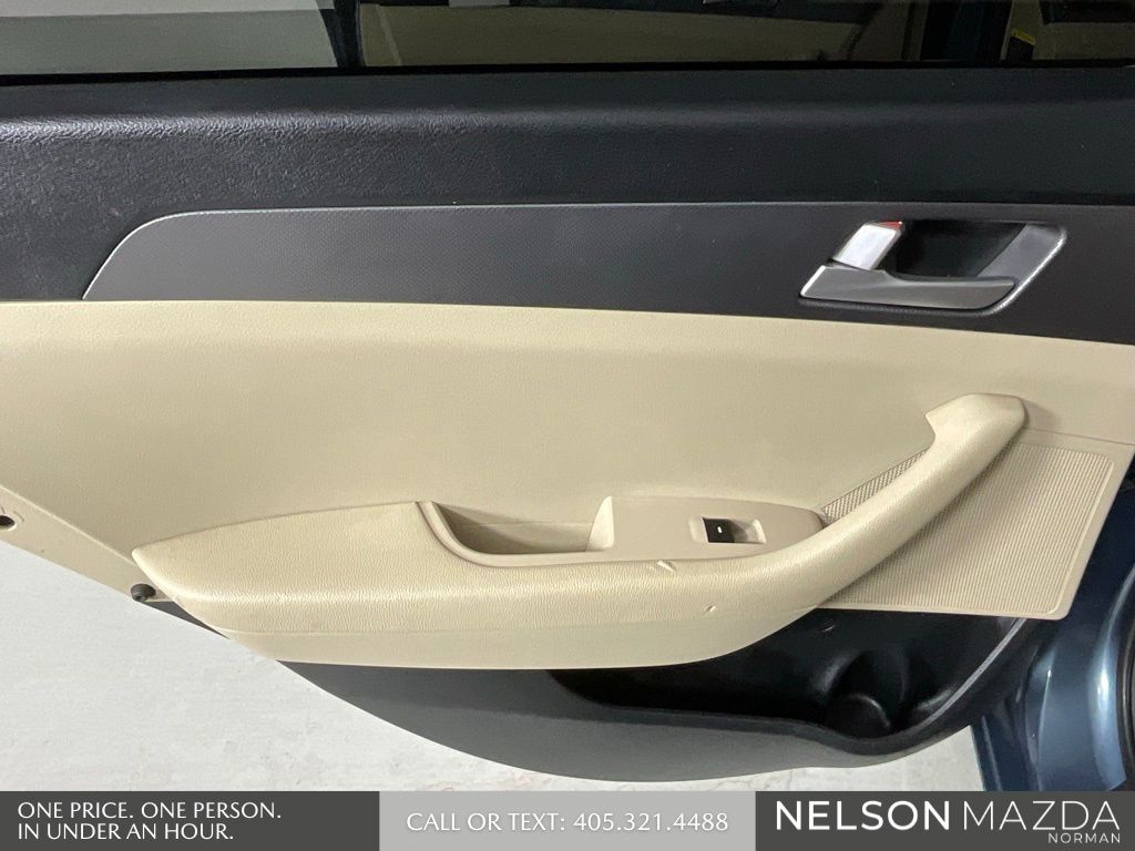 Used 2016 Blue Hyundai Base image 18