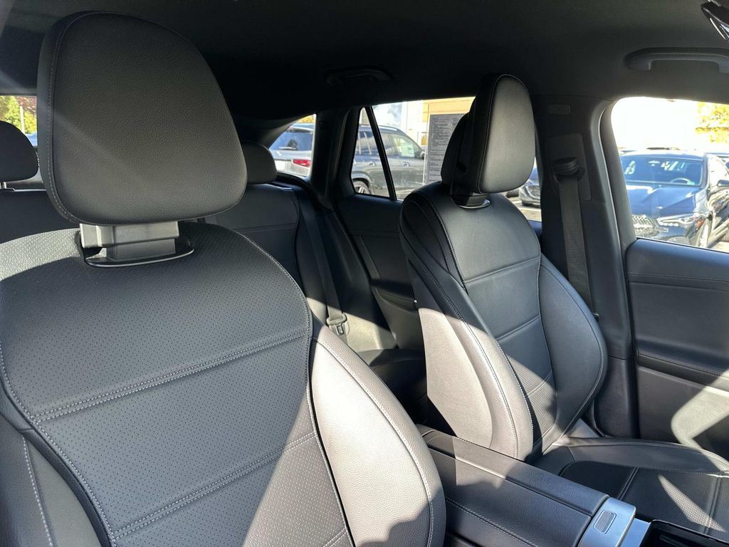 Thumbnail: 2023 Mercedes-Benz GLC - 23