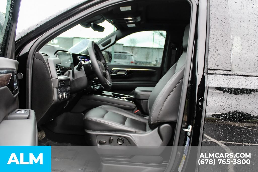 Used 2025 Black Chevrolet Z71 image 17