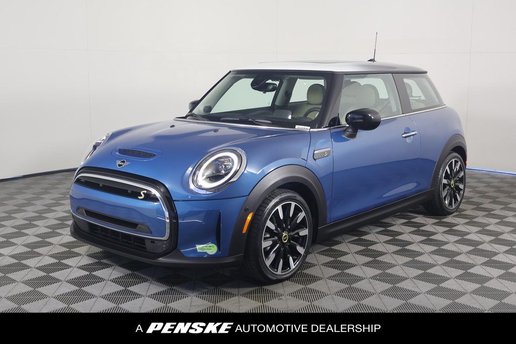2023 MINI Hardtop 2 Door SE's photo