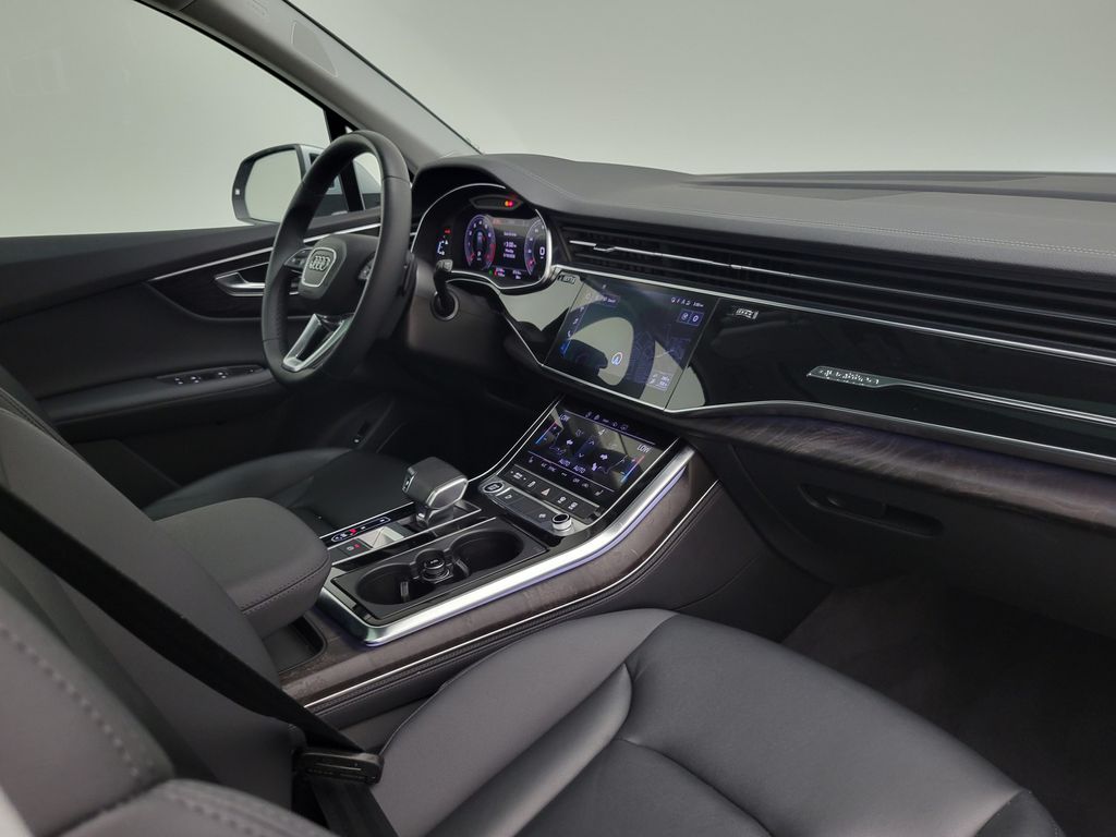 Thumbnail: 2023 Audi Q7 - 16