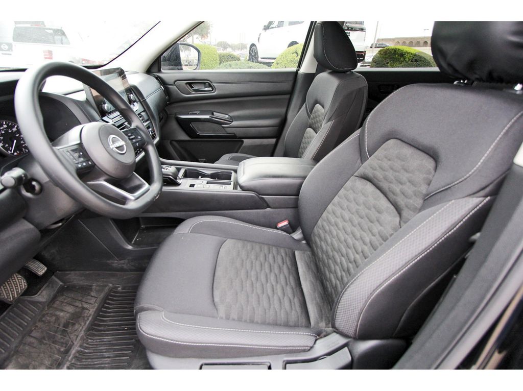 2024 Nissan Pathfinder S - 5