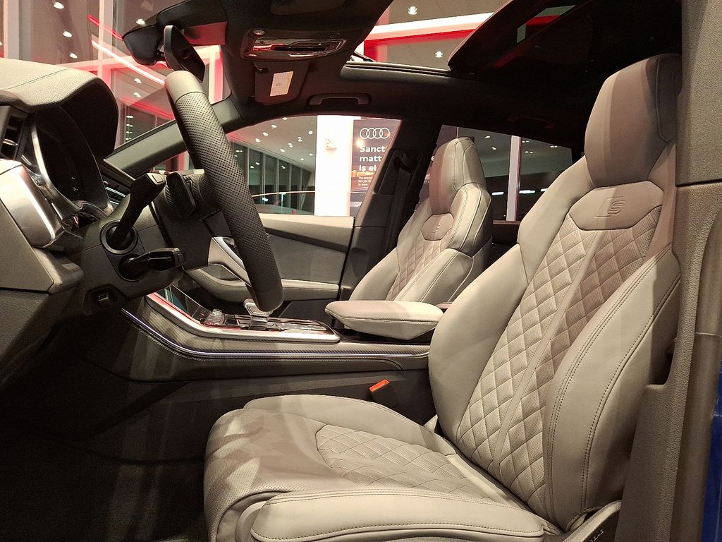 Thumbnail: 2026 Audi SQ8 - 9