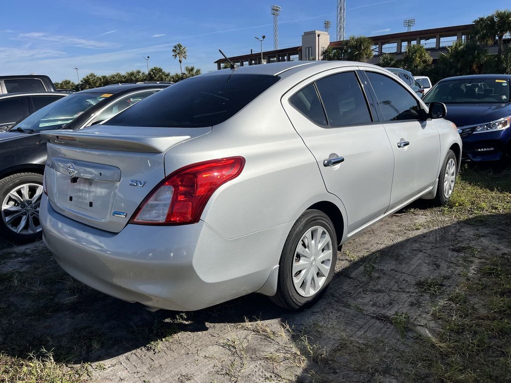 2014 Nissan Versa 1.6 SV 3