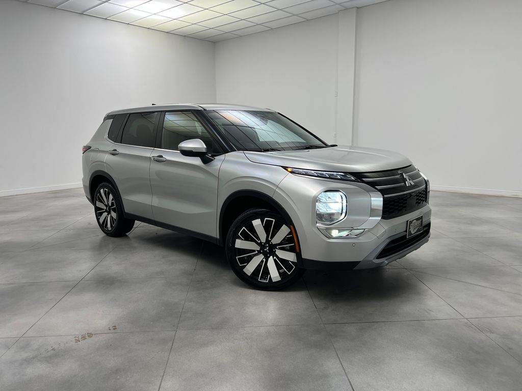 Alloy Silver Metallic 2025 Mitsubishi Outlander SE FWD SUV / Crossover Front-Wheel Drive Continuously Variable Transmission